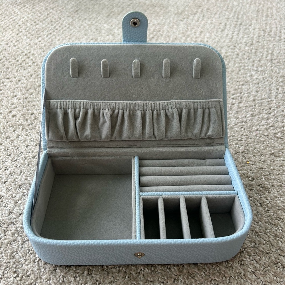 Elegant Blue Jewelry Organizer